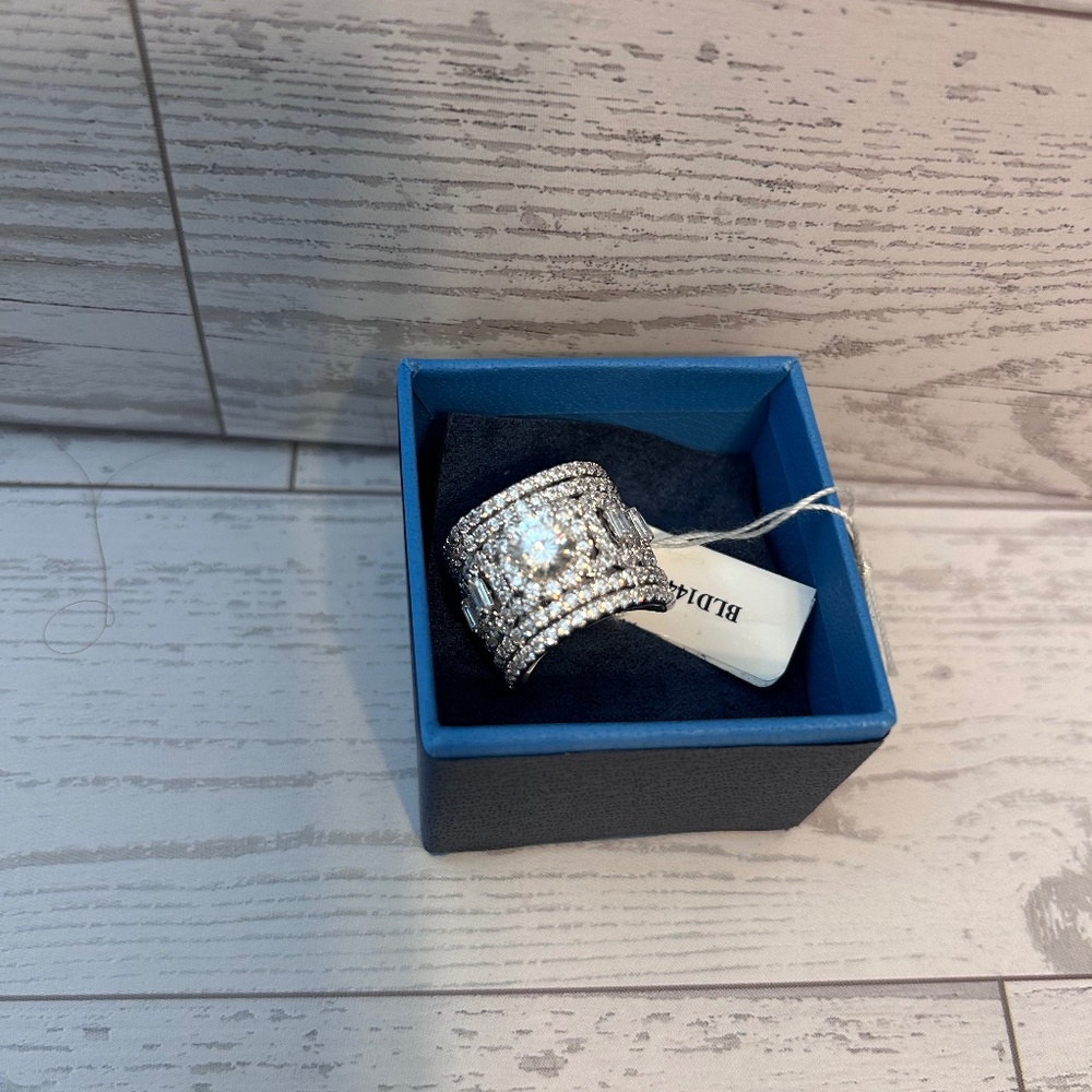 Costume cocktail ring size 6